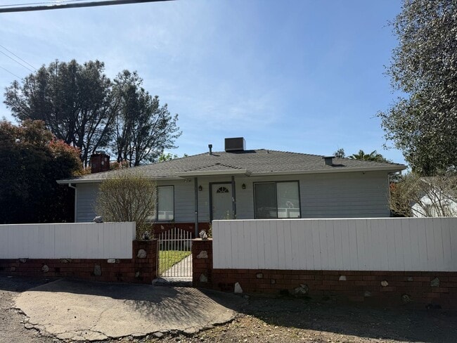 property at 1840 Grand Coulee Blvd