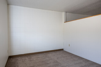 202 Flats in Fargo, ND - Building Photo - Interior Photo