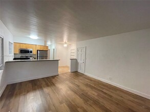 8011 Abbott Ave in Miami Beach, FL - Building Photo - Building Photo