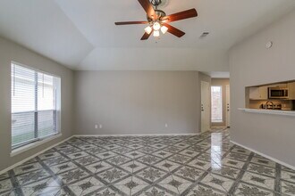 2138 Pilgrims Point Dr in Friendswood, TX - Building Photo - Building Photo