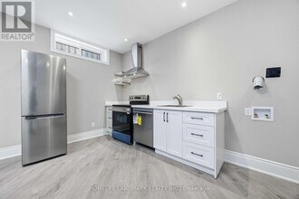 15 Bobmar Rd in Toronto, ON - Building Photo - Building Photo
