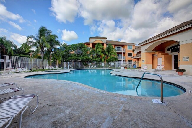 6900 SW 39th St, Unit 112 in Davie, FL - Building Photo - Building Photo