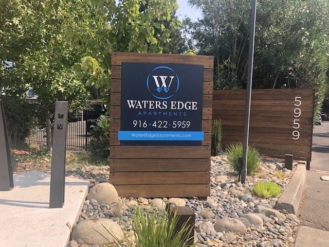 Water's Edge Apartments in Sacramento, CA - Building Photo