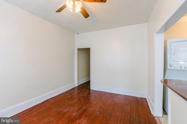 4628 Sansom St-Unit -UNIT A in Philadelphia, PA - Building Photo - Building Photo