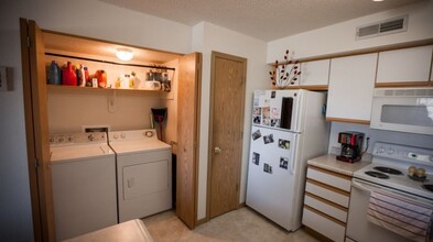 2869 Coral Ct-Unit -302 in Coralville, IA - Building Photo - Building Photo