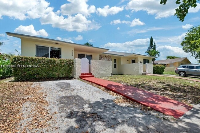 9243 SW 204th Terrace in Cutler Bay, FL - Building Photo - Building Photo