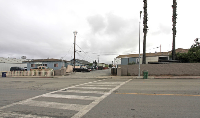 Las Tres Palmas in Watsonville, CA - Building Photo - Building Photo