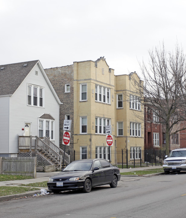 2107-2109 N Kostner Ave in Chicago, IL - Building Photo