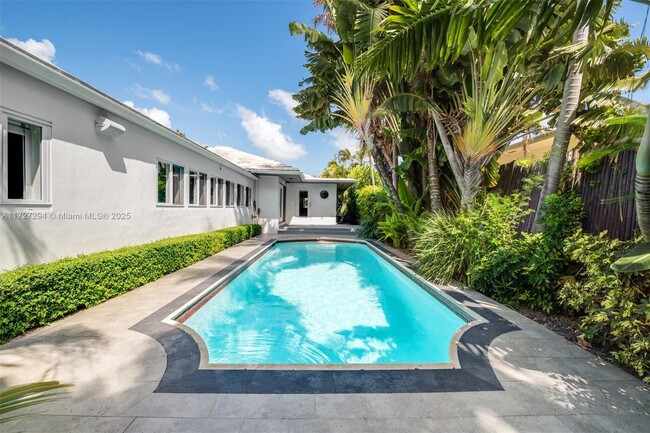 621 W Dilido Dr in Miami Beach, FL - Building Photo - Building Photo