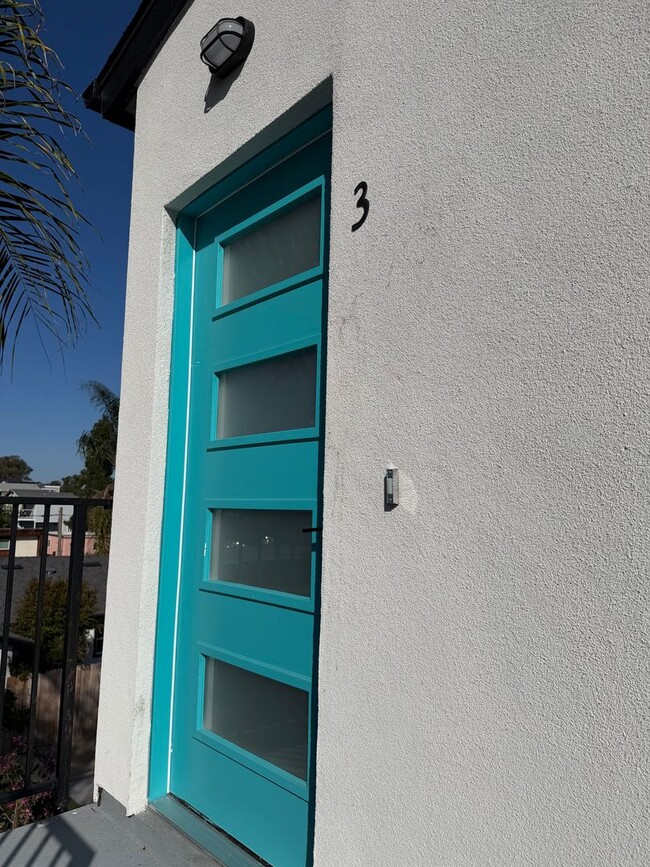 3365 A St in San Diego, CA - Foto de edificio - Building Photo