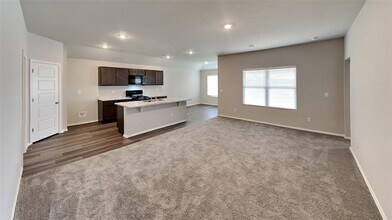 10009 SW 41st St in Mustang, OK - Building Photo - Building Photo