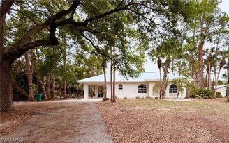 4125 13th Ave SW in Naples, FL - Building Photo