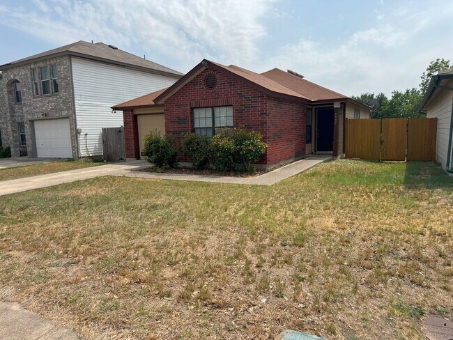 6807 Flatstone Pass in Converse, TX - Building Photo - Building Photo