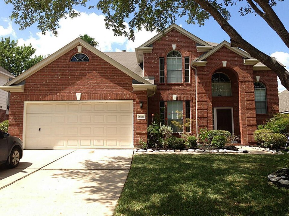 4415 Casey Cir in Sugar Land, TX - Foto de edificio