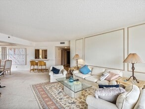 2800 Island Blvd in Aventura, FL - Foto de edificio - Building Photo