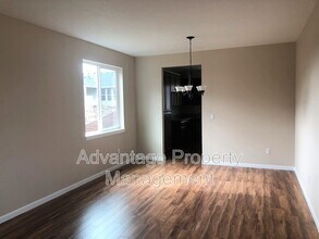 5836 NE Chandra Ct in Albany, OR - Foto de edificio - Building Photo