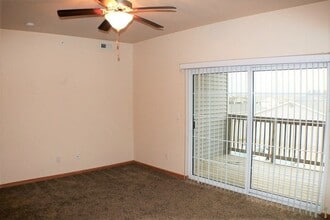 205 Prairie Rose Ln in Solon, IA - Building Photo - Building Photo