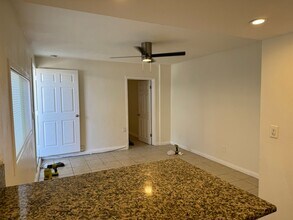 302 Sycamore Rd in San Diego, CA - Foto de edificio - Building Photo