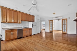 216 Newark Ave in Jersey City, NJ - Building Photo - Building Photo