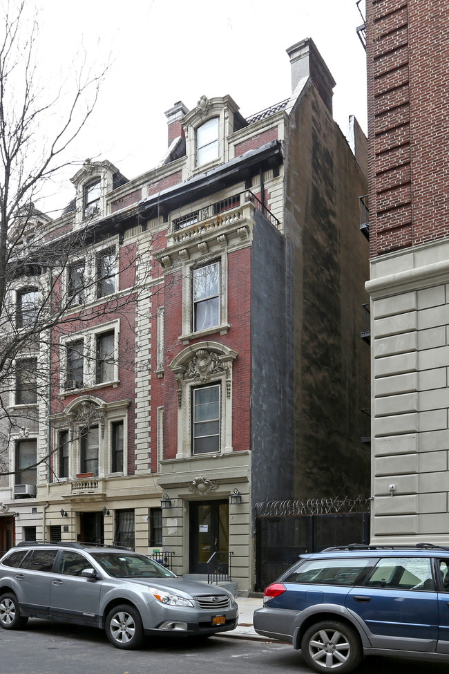 305 W 84th St in New York, NY - Building Photo - Primary Photo