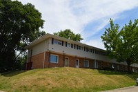 1719 Remington Rd in Rockford, IL - Foto de edificio - Building Photo