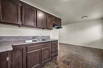 5243 Huntington Dr in Los Angeles, CA - Building Photo - Building Photo