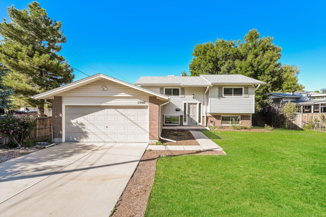 7907 E Fremont Ave in Centennial, CO - Building Photo