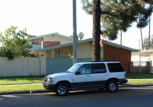 728 W Provential Dr in Anaheim, CA - Building Photo - Building Photo