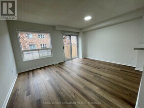 5625 Glen Erin Dr in Mississauga, ON - Building Photo - Building Photo