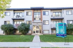 Jazz Manor in Edmonton, AB - Building Photo