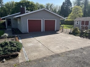 1395 NW Twins Ln in Albany, OR - Building Photo - Building Photo