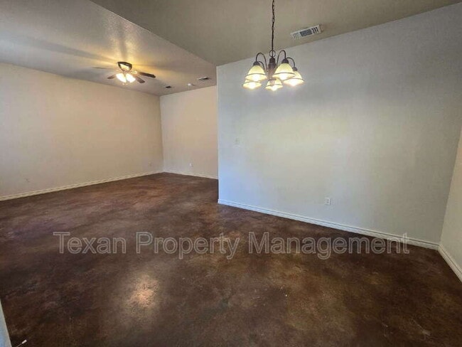 3705 Mandy Dr in Granbury, TX - Foto de edificio - Building Photo