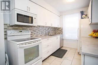 496 Grey St in Brantford, ON - Building Photo - Building Photo