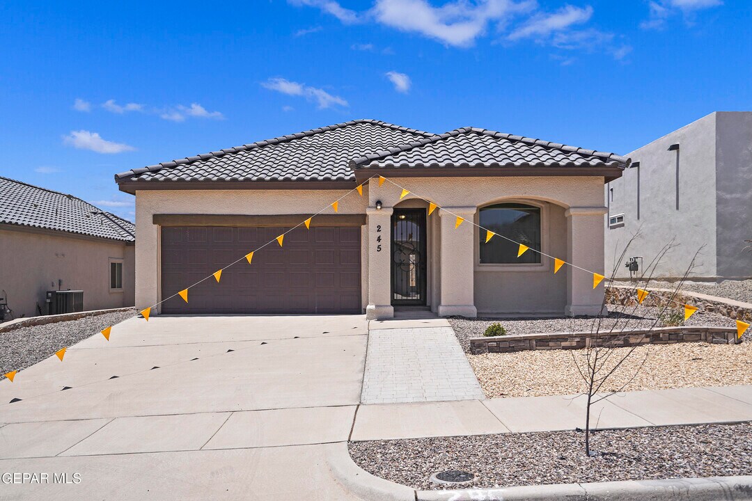 245 Hunstanton St in Horizon City, TX - Building Photo