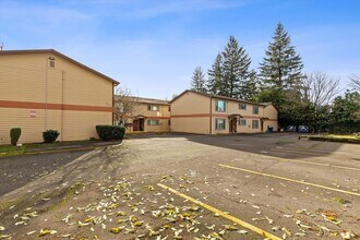 Griffin Court in Portland, OR - Foto de edificio - Building Photo