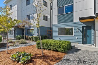 4244 S Greenbelt Station Dr in Seattle, WA - Building Photo - Building Photo