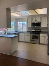 1022 Horizon Dr in Ventura, CA - Foto de edificio - Building Photo