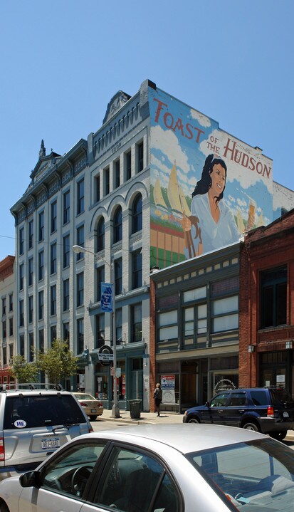 421 River St in Troy, NY - Foto de edificio