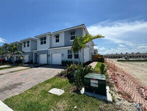 142 NE 14th St in Homestead, FL - Building Photo - Building Photo