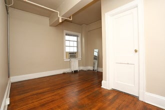Liberty Circle Apartments in Richmond, VA - Building Photo - Interior Photo