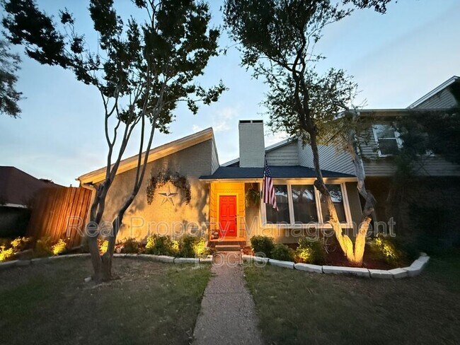 2029 Whippoorwill Ln in Carrollton, TX - Building Photo - Building Photo