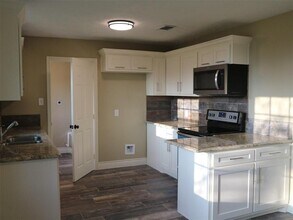 210 Joseph St in Brenham, TX - Building Photo - Building Photo