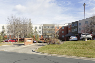 Quail Ridge Apartments in Eden Prairie, MN - Foto de edificio - Building Photo