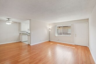 626 E Verdugo Ave, Unit T in Burbank, CA - Building Photo - Building Photo