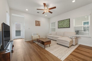 5900 Whisper Crk Dr, Unit SI ID1492682P in Georgetown, TX - Building Photo