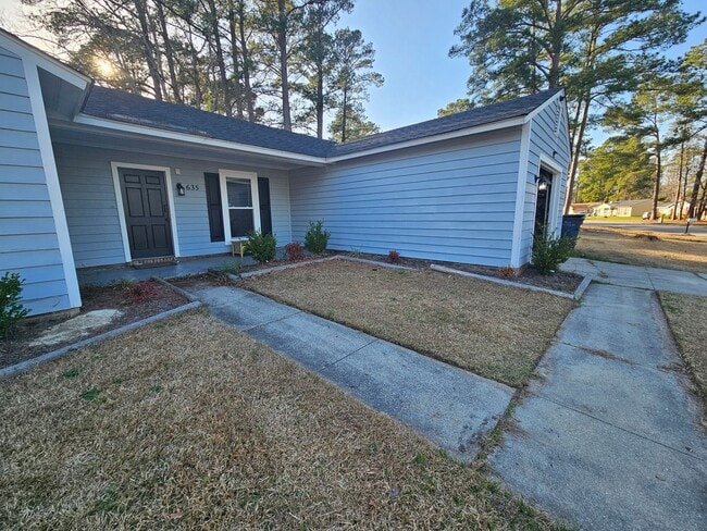 635 Shadowridge Rd in Jacksonville, NC - Building Photo - Building Photo