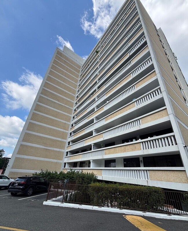 6101 Edsall Rd in Alexandria, VA - Building Photo - Building Photo