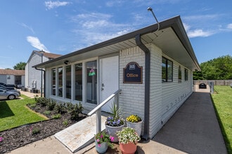 Ramsey Square: 1 & 2 Bedroom Apartments in Fort Smith, AR - Building Photo - Building Photo