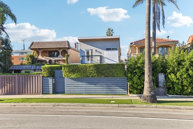 665 Washington Blvd in Marina Del Rey, CA - Building Photo - Building Photo