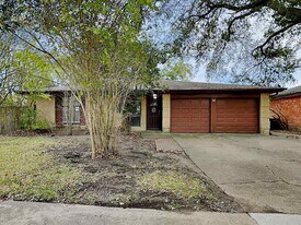 8502 Avington Rd in La Porte, TX - Building Photo